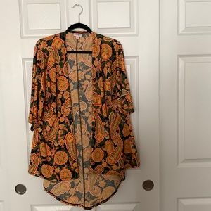 Size S Lularoe Kimono.  I am a M or L and this fits fine with plenty of room.